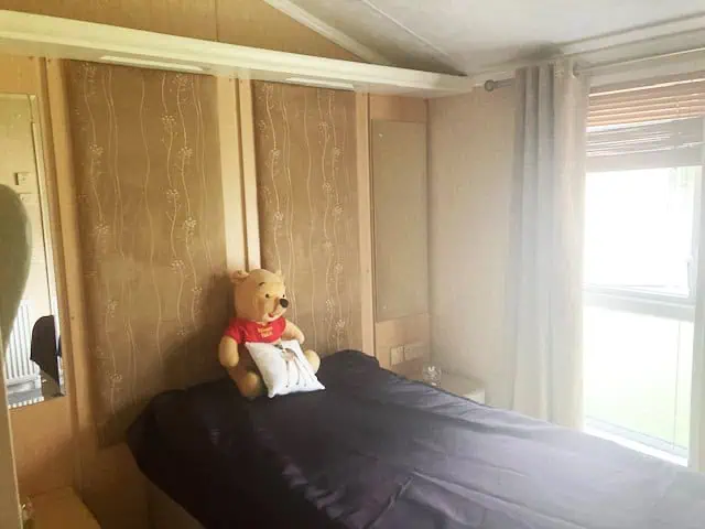 Willerby New Hampshire 7 Single bed with black covers.