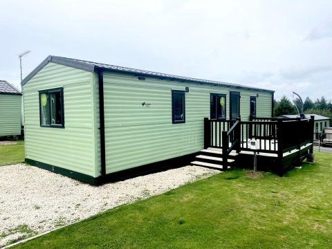 Willerby Mistral - Green home outside